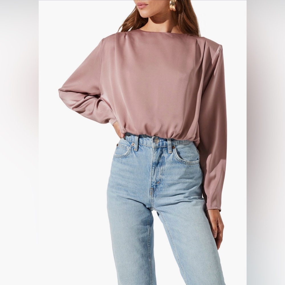 ASTR The Label Mauve Pleat Shoulder Top - Size M